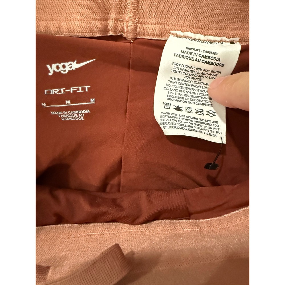 Nike Yoga Dri-FIT Shorts Womens Medium Rose Terracotta CZ9194-691 Athletic - Picture 3 of 5